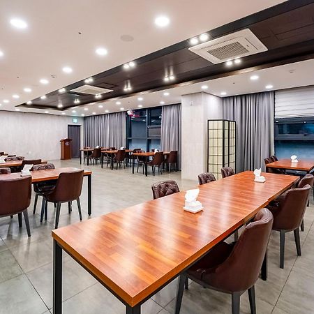 Golden Tulip Essential Namgang Hotel Jinju Bagian luar foto