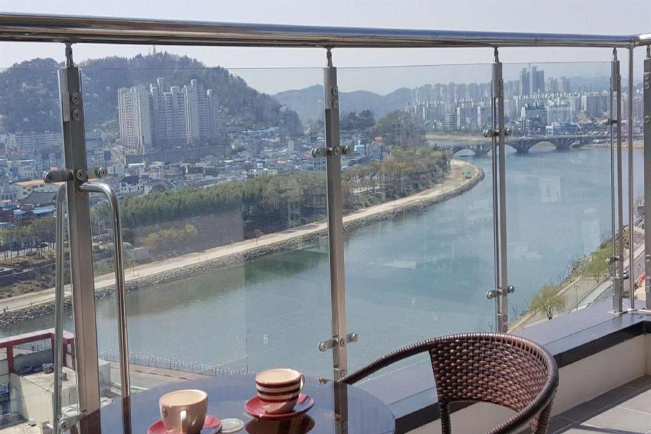 Golden Tulip Essential Namgang Hotel Jinju Bagian luar foto