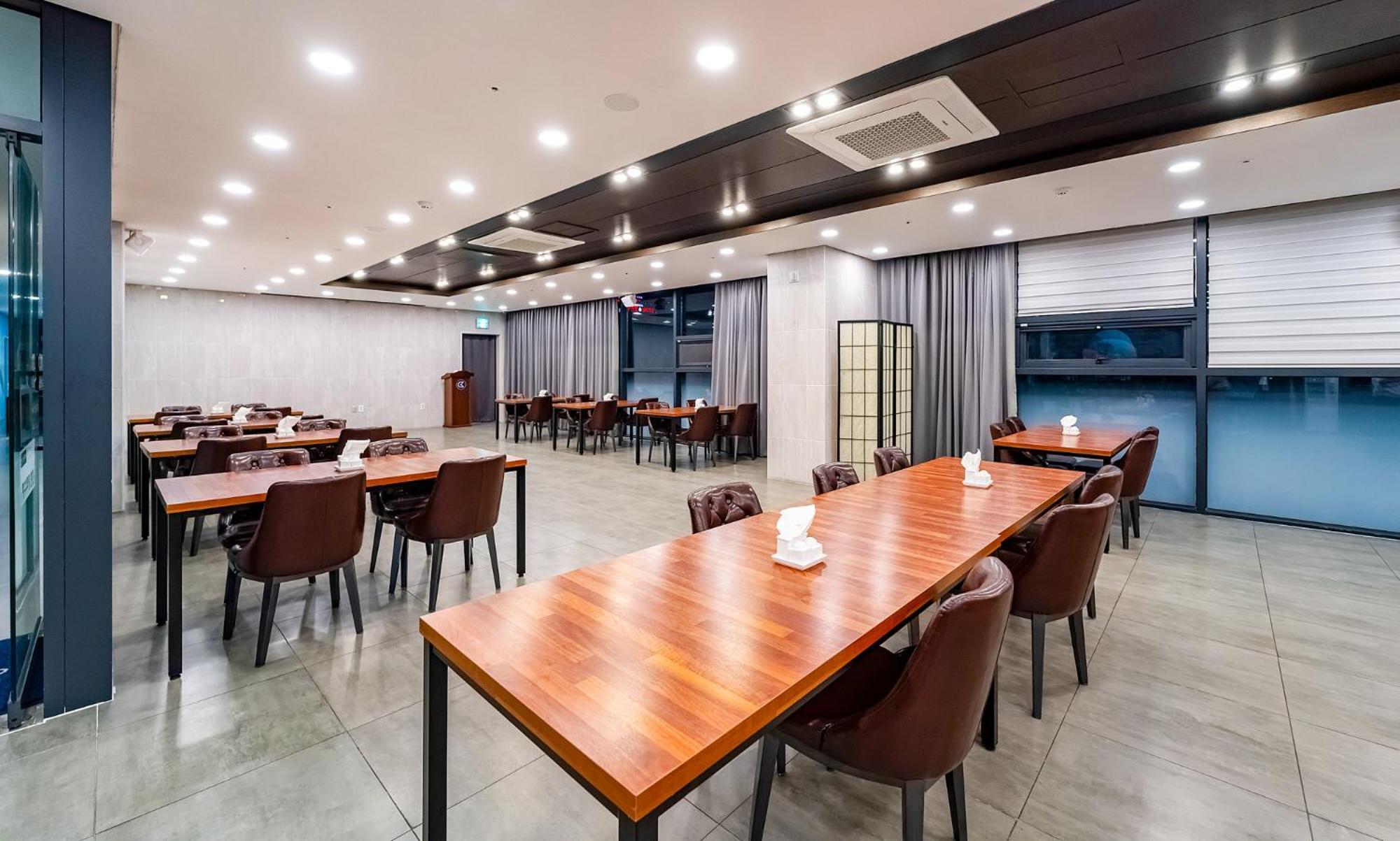 Golden Tulip Essential Namgang Hotel Jinju Bagian luar foto