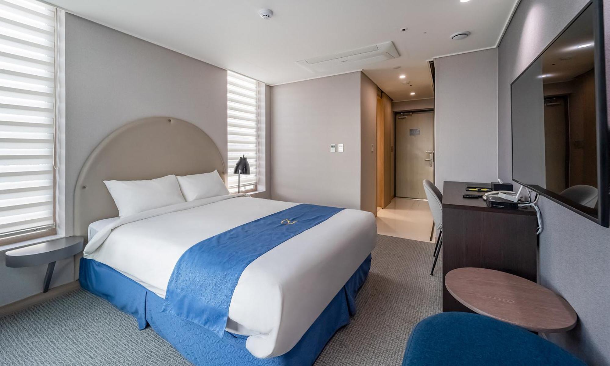 Golden Tulip Essential Namgang Hotel Jinju Bagian luar foto