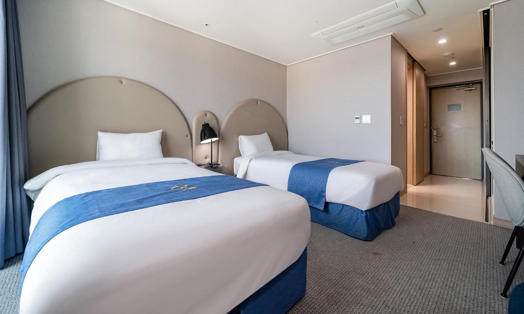 Golden Tulip Essential Namgang Hotel Jinju Bagian luar foto